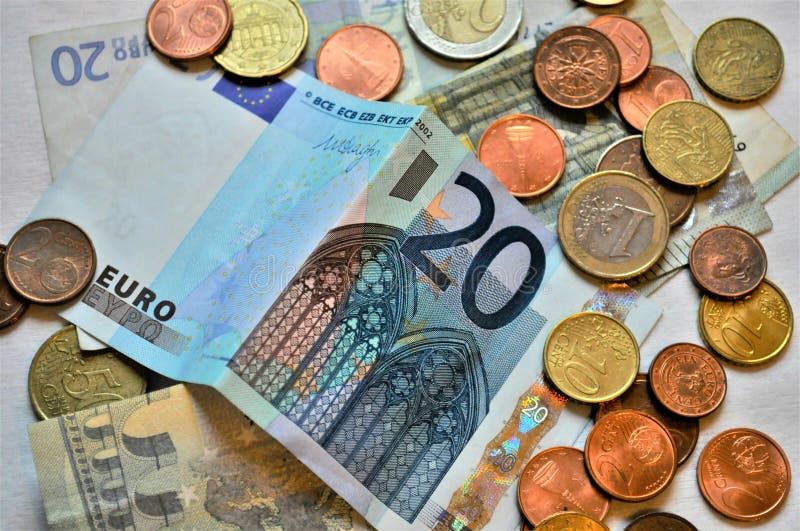 Eurobanknoten und Münzen stockfotografie Eurobanknoten und Münzen stockfotografie