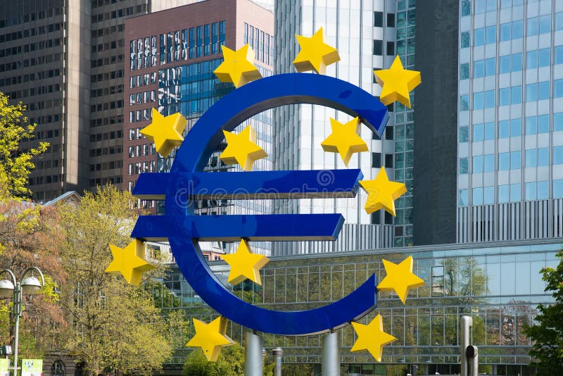 Euroet undertecknar in Frankfurt - f.m. - strömförsörjningen, Tyskland royaltyfri fotografi Euroet undertecknar in Frankfurt - f.m. - strömförsörjningen, Tyskland royaltyfri fotografi