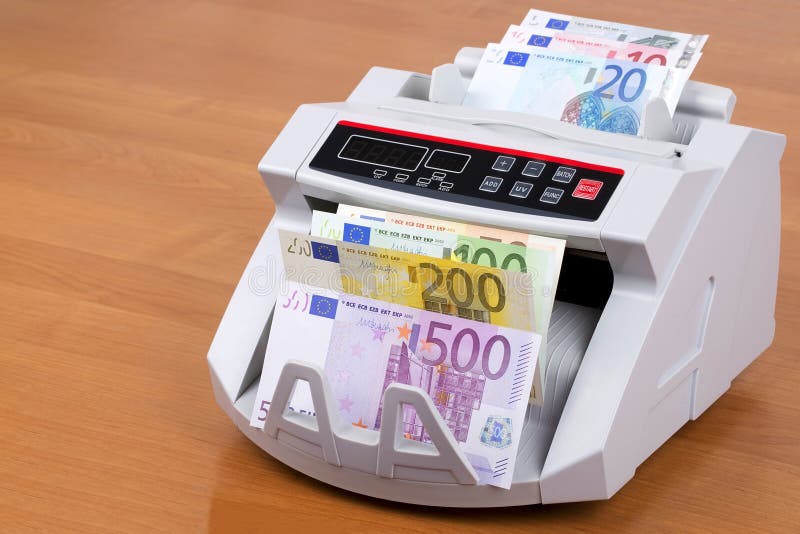 Europ?isches Geld in einer Z?hlungsmaschine stockfotos Europ?isches Geld in einer Z?hlungsmaschine stockfotos