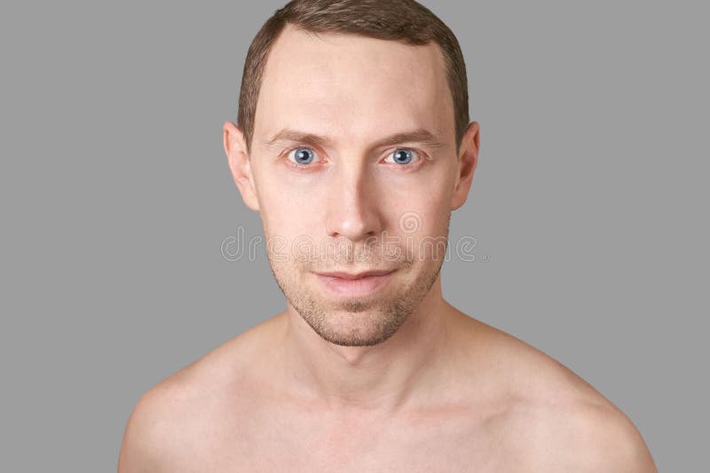 Europeisk man. skönhetskosmetologiporträtt. lugn och sansat. ren royaltyfri foto