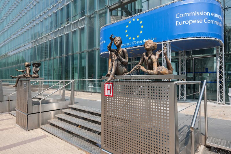 Europeiska kommissionbyggnad i Bryssel royaltyfria foton Europeiska kommissionbyggnad i Bryssel royaltyfria foton