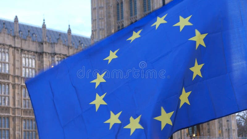 15, 2018 europejczyk flaga przed domem parlament przy Brexit, LONDYN ANGLIA, GRUDZIEŃ -, - obraz royalty free