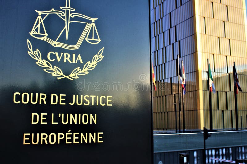 Europejski trybunał sprawiedliwości w luksemburgu i rząd flag