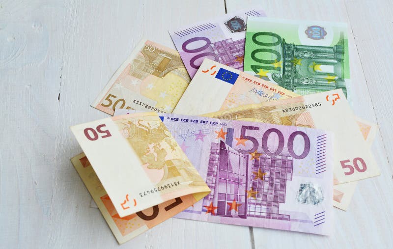 Euroräkningar av 500, 100 och 50 sedlar arkivfoton Euroräkningar av 500, 100 och 50 sedlar arkivfoton