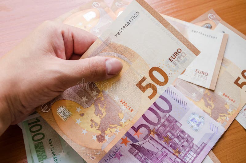 50 euros à disposition dans la perspective d'euro billets de banque photographie stock 50 euros à disposition dans la perspective d'euro billets de banque photographie stock