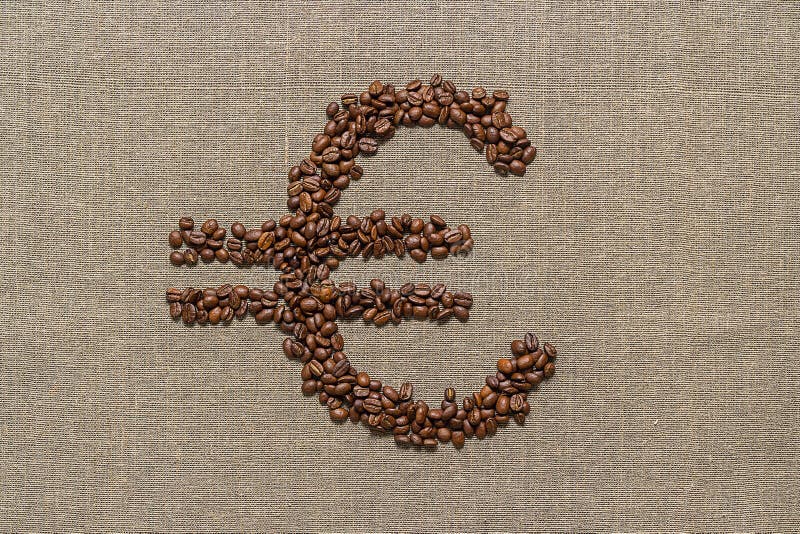 Eurosymbol som göras från kaffebönor arkivbilder Eurosymbol som göras från kaffebönor arkivbilder