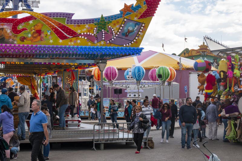 FARO, PORTUGAL - OUTUBRO 2018: Feira De Diversão Santa Iria Com