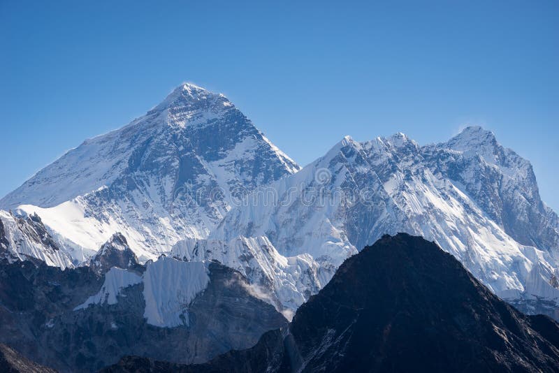 Everest and Nuptse mountain peak view from Gokyo Ri, Himalaya ra