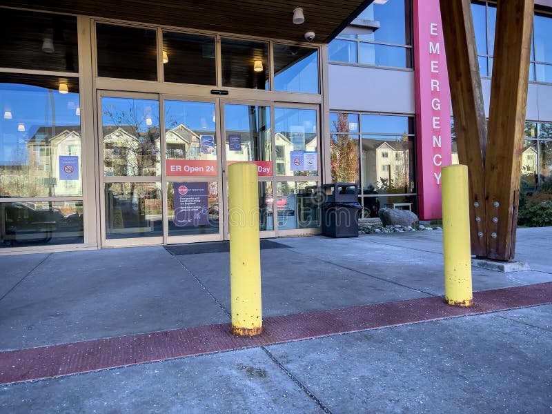 Everett wa usa около ноября 2022 : закрывать входные двери клиники 'шведская мельница' стоковые фотографии rf