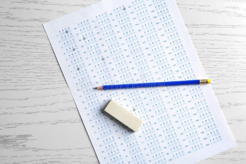 Examenvorm, potlood en gom royalty-vrije stock afbeeldingen Examenvorm, potlood en gom royalty-vrije stock afbeeldingen