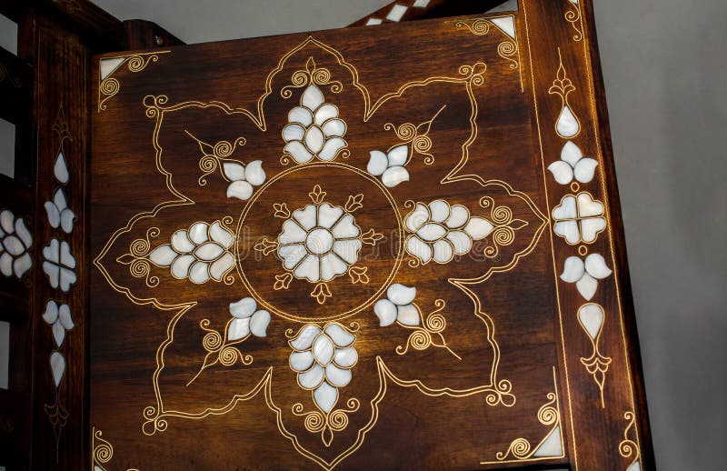 Example of Mother of Pearl inlays art