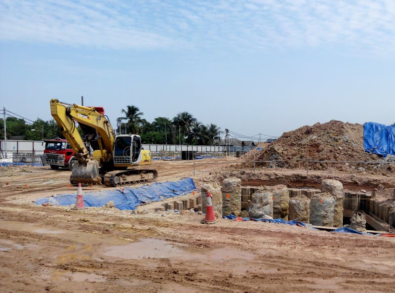 Excavatrice Machine Utilise Pour Excaver Le Sol Au Chantier De Construction Photo Editorial Image Du Industrie Activite 74673121