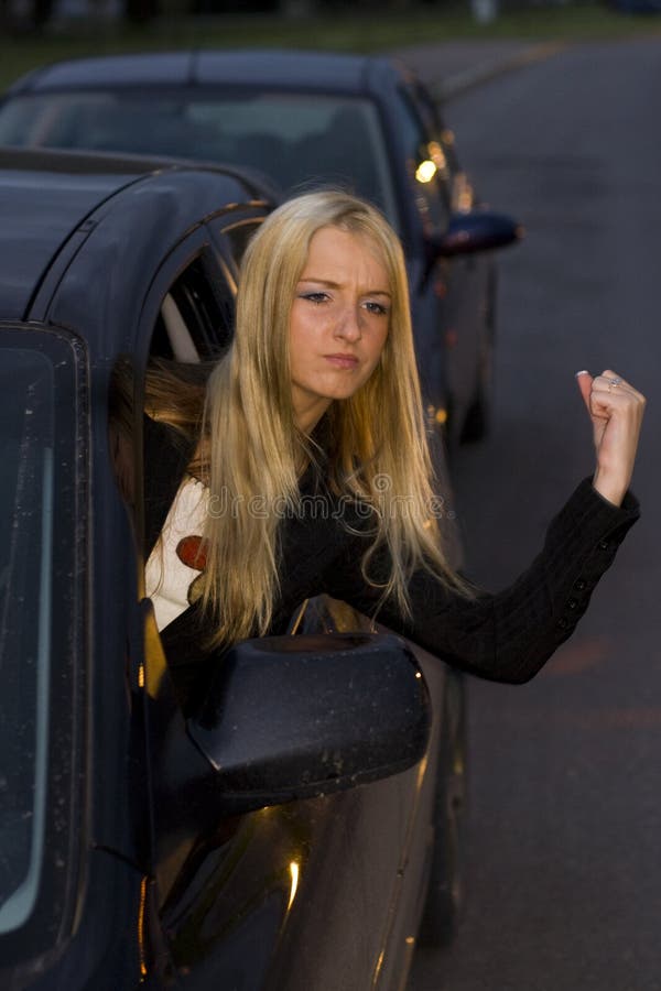 Mulher ao volante furiosa fotografia de stock