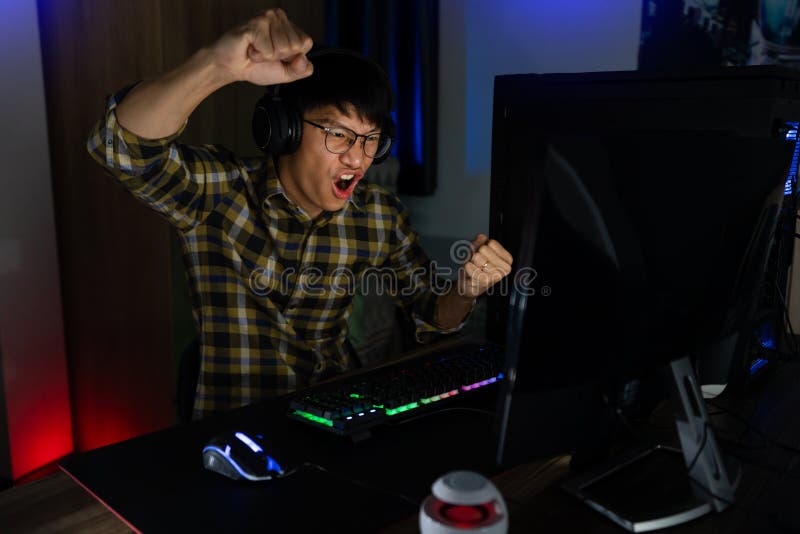 Gamer using controller to play online video games on computer. Man playing  game with joystick and headphones in front of monitor. Player having gaming  equipment, doing fun activity Stock Photo - Alamy