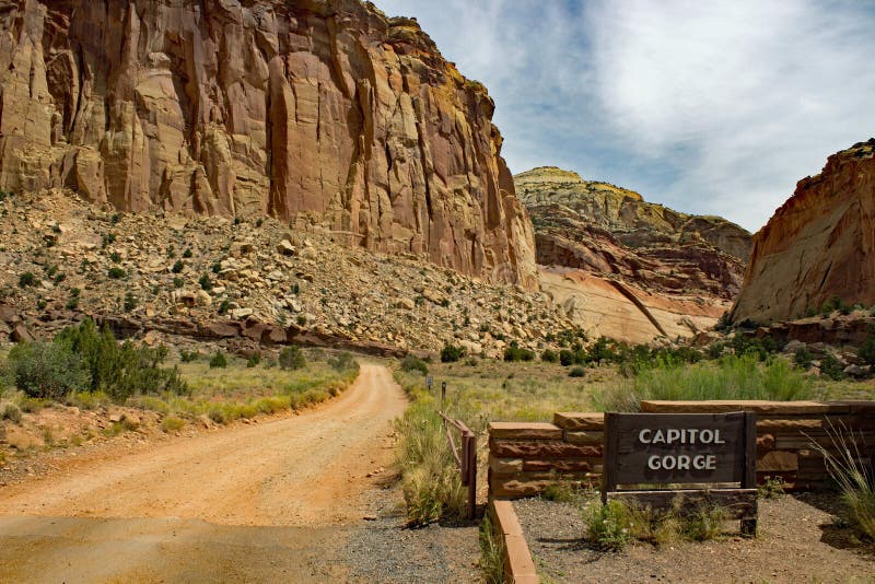 Excursión por la garganta del Capitol en el Parque Nacional del Arrecife - Utah - Estados Unidos imágenes de archivo libres de regalías Excursión por la garganta del Capitol en el Parque Nacional del Arrecife - Utah - Estados Unidos imágenes de archivo libres de regalías