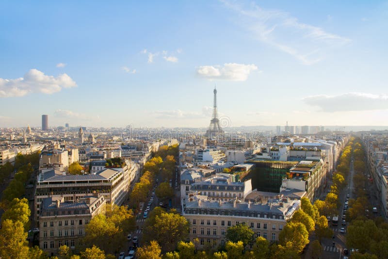 Torre Eiffel e o horizonte de Paris imagem de stock