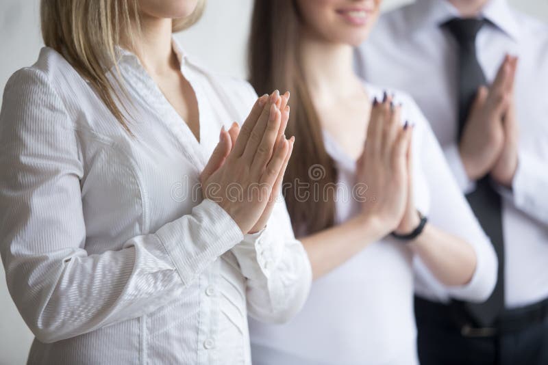 Executivos meditar imagens de stock Executivos meditar imagens de stock