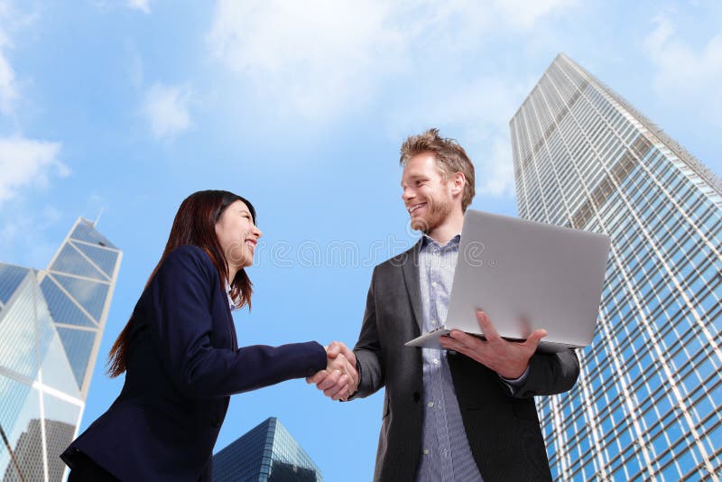 Executivos que agitam as mãos imagens de stock royalty free Executivos que agitam as mãos imagens de stock royalty free