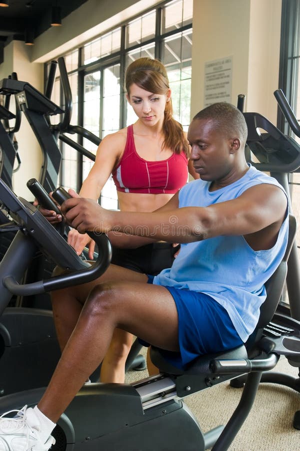 Exercice de forme physique d'homme et de femme photos libres de droits Exercice de forme physique d'homme et de femme photos libres de droits