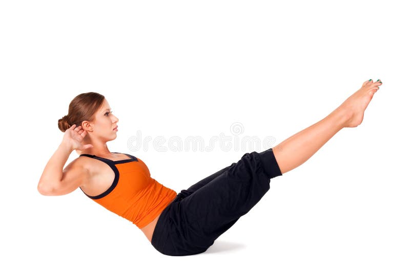 Exercice de pratique de yoga de pose de bateau de femme images libres de droits Exercice de pratique de yoga de pose de bateau de femme images libres de droits