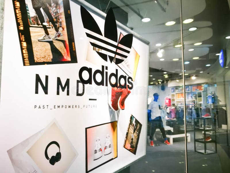 doble Perseguir ex Exhibición Del Símbolo De Adidas Originals Fotografía editorial - Imagen de  multinacional, mercado: 98414887