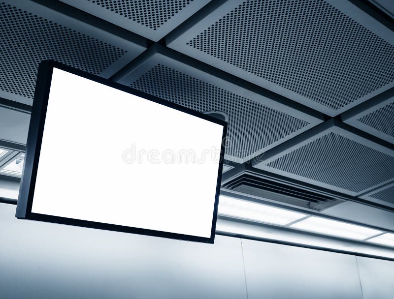 Exhibición de pantalla LCD en blanco en la estación de metro imágenes de archivo libres de regalías Exhibición de pantalla LCD en blanco en la estación de metro imágenes de archivo libres de regalías