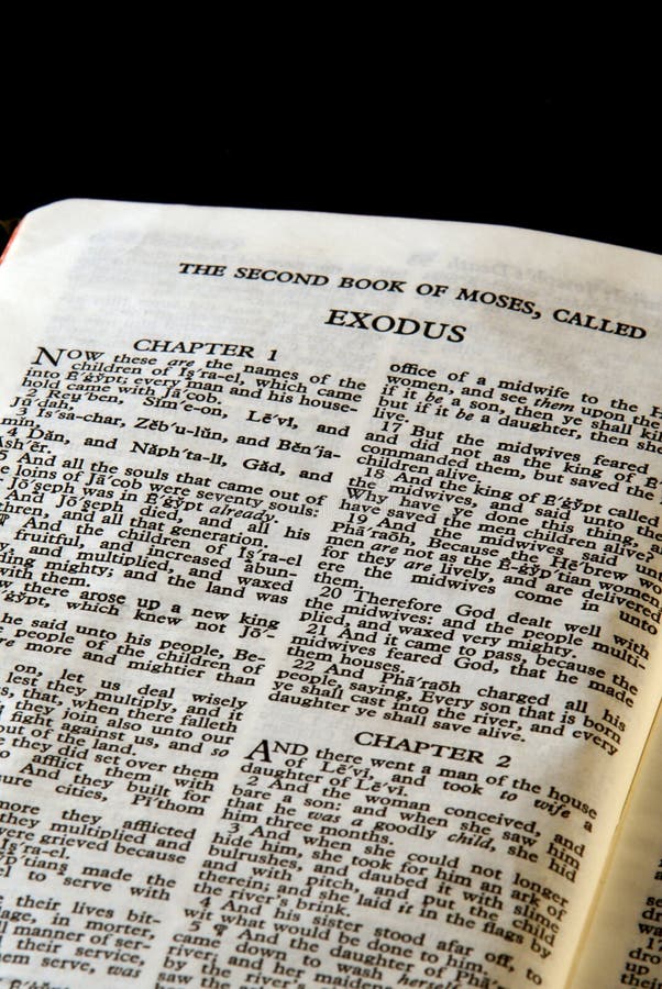 Bible Ouverte De Deuteronomy Image stock Image du écritures