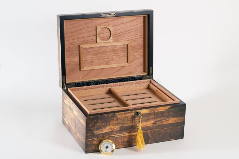 Exotic wood cigar humidor