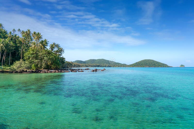 Exotische tropische Strandlandschaft f?r Hintergrund oder Tapete Entwurf von Tourismus für Sommerurlaubsreiseurlaubsziel lizenzfreie stockfotografie Exotische tropische Strandlandschaft f?r Hintergrund oder Tapete Entwurf von Tourismus für Sommerurlaubsreiseurlaubsziel lizenzfreie stockfotografie