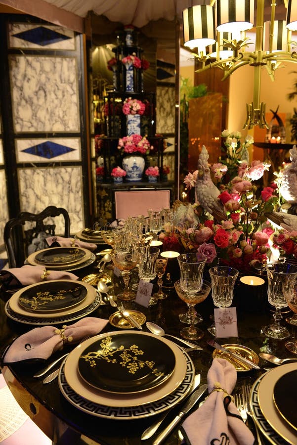 Exotischer Tischschmuck, Abendessen, asiatische Art lizenzfreies stockbild Exotischer Tischschmuck, Abendessen, asiatische Art lizenzfreies stockbild