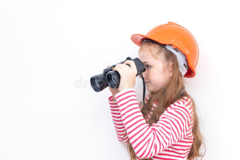 Explorador de la niña que mira a través de los prismáticos fotografía de archivo libre de regalías Explorador de la niña que mira a través de los prismáticos fotografía de archivo libre de regalías