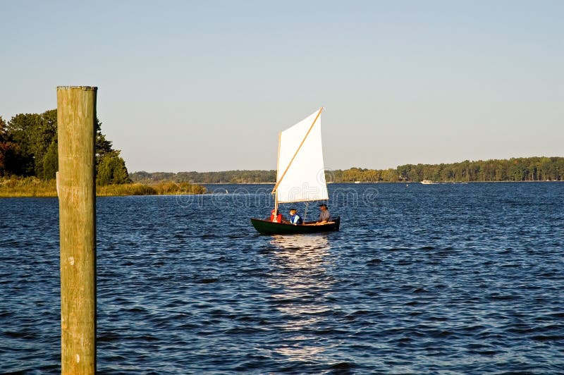 Explorer sur le compartiment de chesapeake photographie stock Explorer sur le compartiment de chesapeake photographie stock