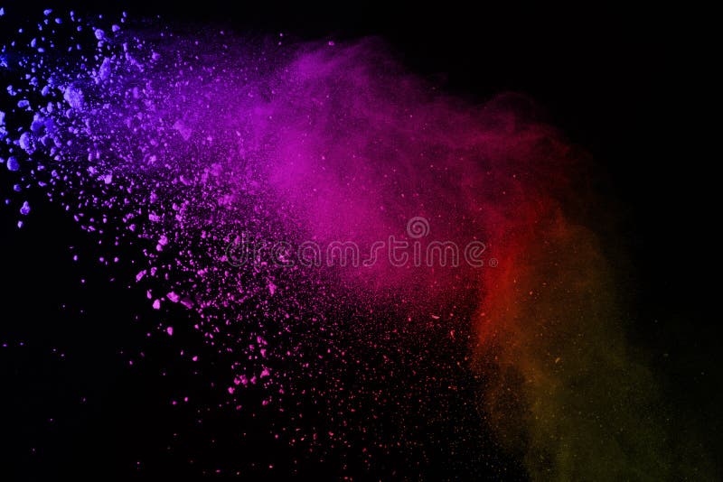 Explosion av kulört pulver på svart bakgrund Färgrikt av dus