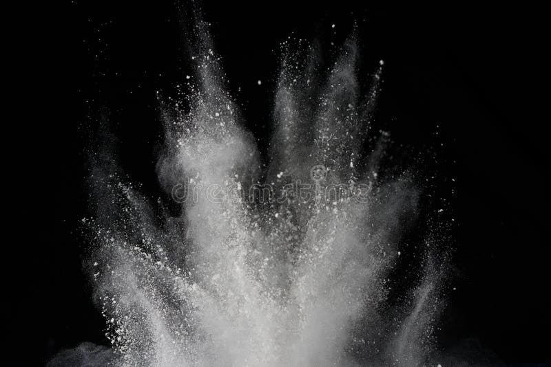 Explosion blanche de poudre sur le fond noir Nuage coloré couleur image libre de droits Explosion blanche de poudre sur le fond noir Nuage coloré couleur image libre de droits