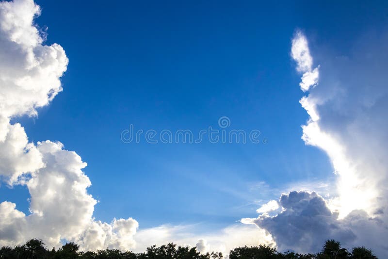 Explosive Wolkenbildung im mexikanischen Himmel lizenzfreie stockfotos