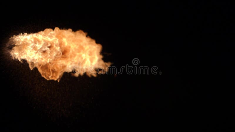 Explosión de la bola de fuego, cámara de alta velocidad, llama aislada del fuego en fondo negro stock de ilustración