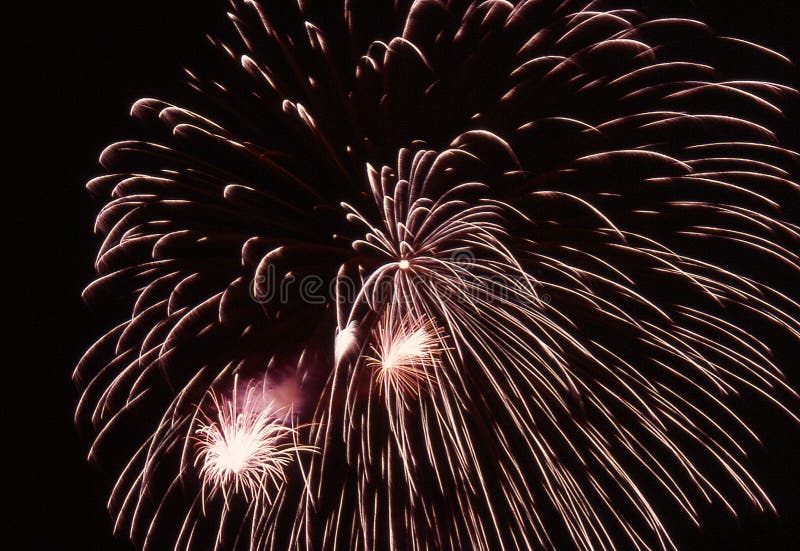 Explosión de los fuegos artificiales fotografía de archivo Explosión de los fuegos artificiales fotografía de archivo