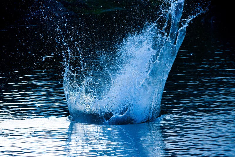Explosión del agua foto de archivo. Imagen de bebida 43432046
