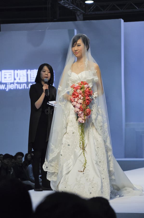 Chinese model display wedding dress in Spring 2011 China (Guangzhou) Wedding Expo，show time from March 12 to 13, Poly World Trade Center Complex located in Pazhou of Guangzhou. Chinese model display wedding dress in Spring 2011 China (Guangzhou) Wedding Expo，show time from March 12 to 13, Poly World Trade Center Complex located in Pazhou of Guangzhou.