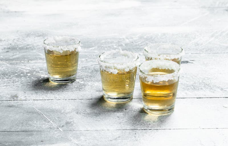 exponeringsglas skjuten tequila fotografering för bildbyråer exponeringsglas skjuten tequila fotografering för bildbyråer