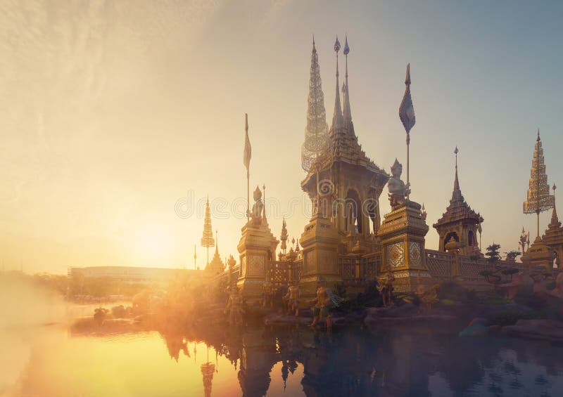 Exposition royale d'incinération du Roi Bhumibol Adulyade de Sa Majesté photographie stock libre de droits Exposition royale d'incinération du Roi Bhumibol Adulyade de Sa Majesté photographie stock libre de droits