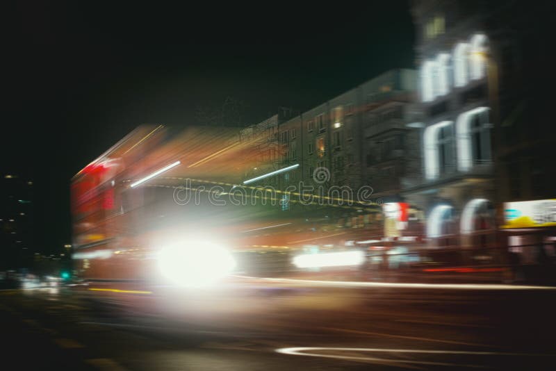 Exposição da noite do St Pauli Reeperbahn Ambulance Party Street de Hamburgo foto de stock royalty free Exposição da noite do St Pauli Reeperbahn Ambulance Party Street de Hamburgo foto de stock royalty free
