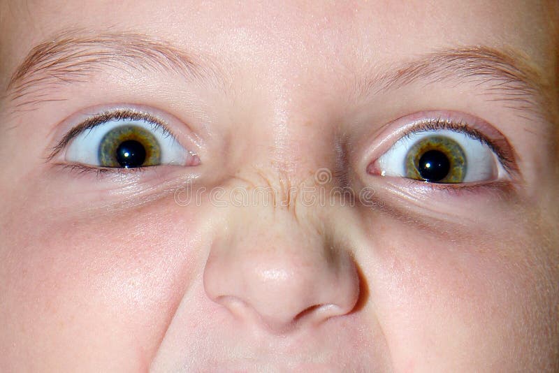 Expression émotive des yeux de petites filles avec des rides dessus images libres de droits Expression émotive des yeux de petites filles avec des rides dessus images libres de droits