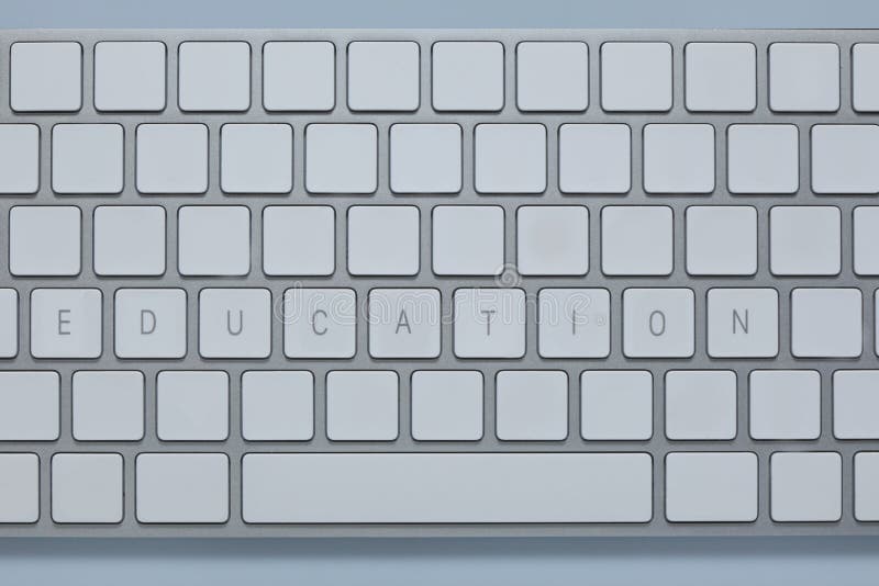 Exprima a educação no teclado de computador com outro fecha suprimido foto de stock Exprima a educação no teclado de computador com outro fecha suprimido foto de stock