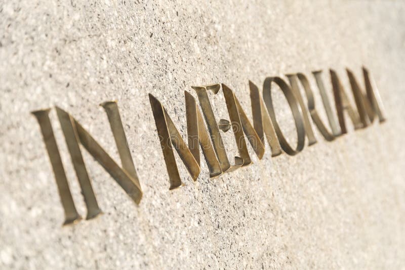 Exprime in memoriam inscrito no monumento imagem de stock Exprime in memoriam inscrito no monumento imagem de stock