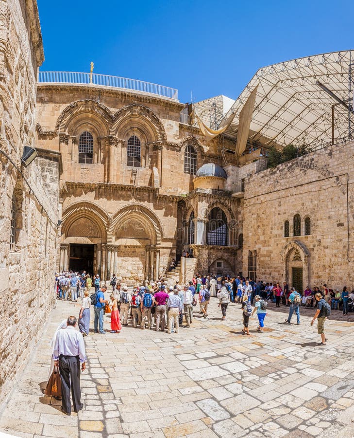 Extasie o quadrado à igreja do sepulcro santamente no Jerusalém foto de stock Extasie o quadrado à igreja do sepulcro santamente no Jerusalém foto de stock
