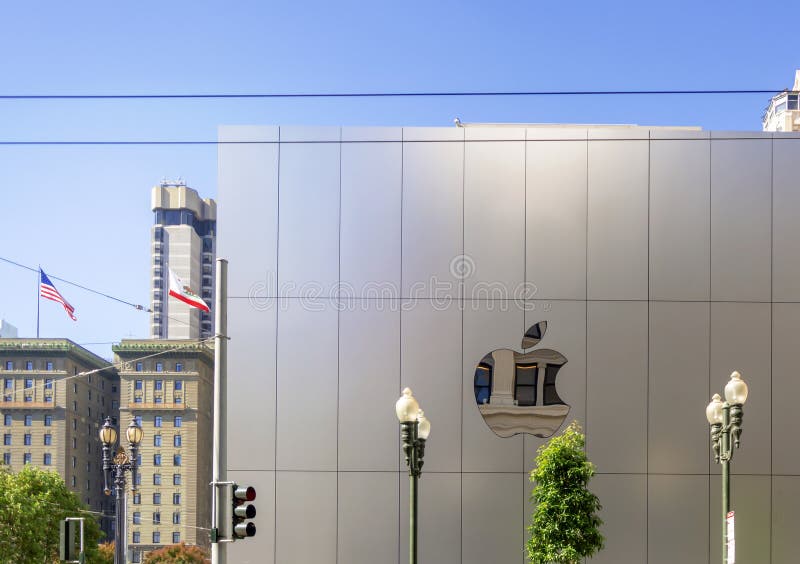 Exterior of the Apple Store building in Union Square in San Francisco