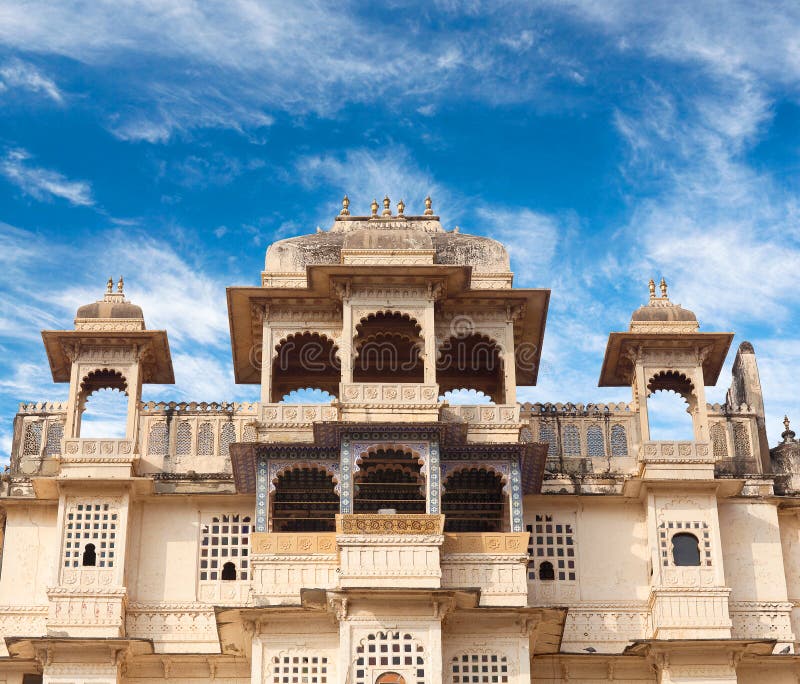 Exterior del famoso antiguo Palacio de la Ciudad en Udaipur, estado de Rajastán, India fotografía de archivo libre de regalías Exterior del famoso antiguo Palacio de la Ciudad en Udaipur, estado de Rajastán, India fotografía de archivo libre de regalías