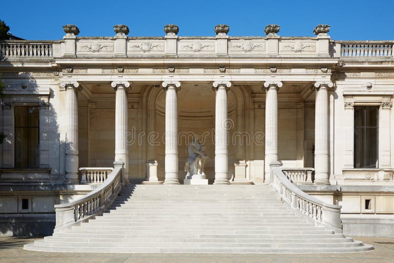 Exterior, escalera y columnata de Galliera del palacio en París imágenes de archivo libres de regalías Exterior, escalera y columnata de Galliera del palacio en París imágenes de archivo libres de regalías