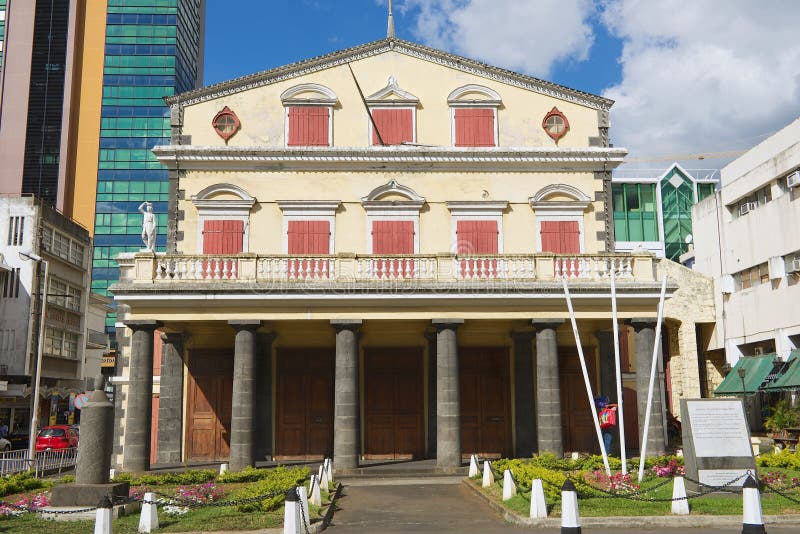 Театр в порту. Банк Маврикия старое здание Маврикий.